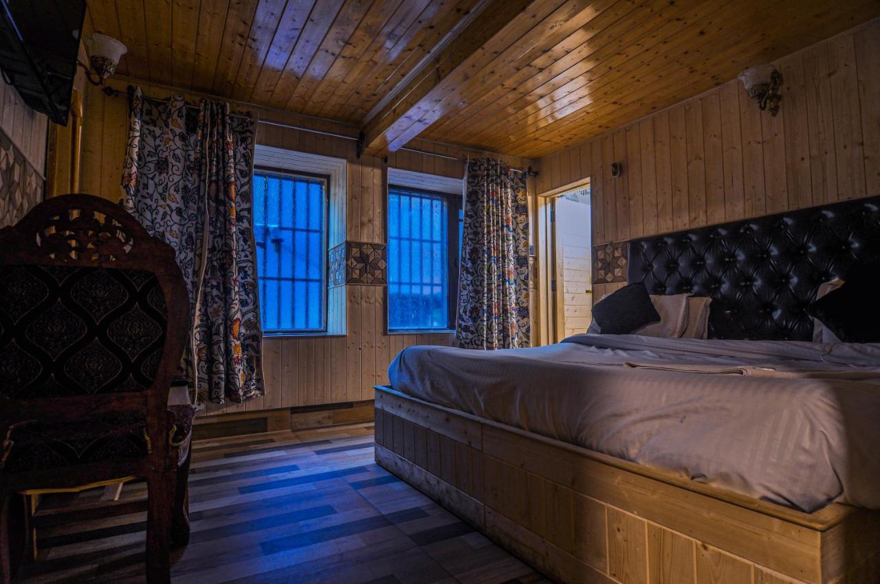 Kashmir House Pahalgam Hotel Exterior photo